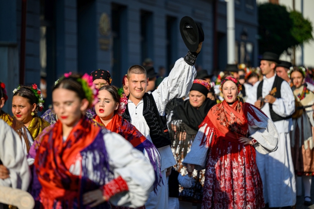 Prva večer festivala Zlatne žice Slavonije: Najgizdavija Šokica Angela Butorac, u finalu Divne godine