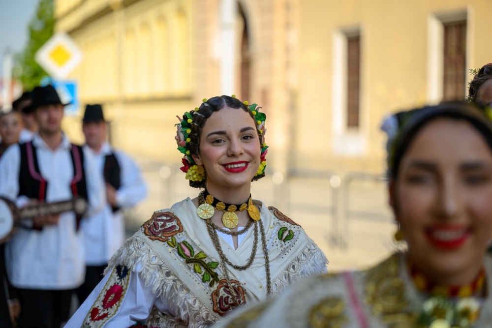 Prva večer festivala Zlatne žice Slavonije: Najgizdavija Šokica Angela Butorac, u finalu Divne godine