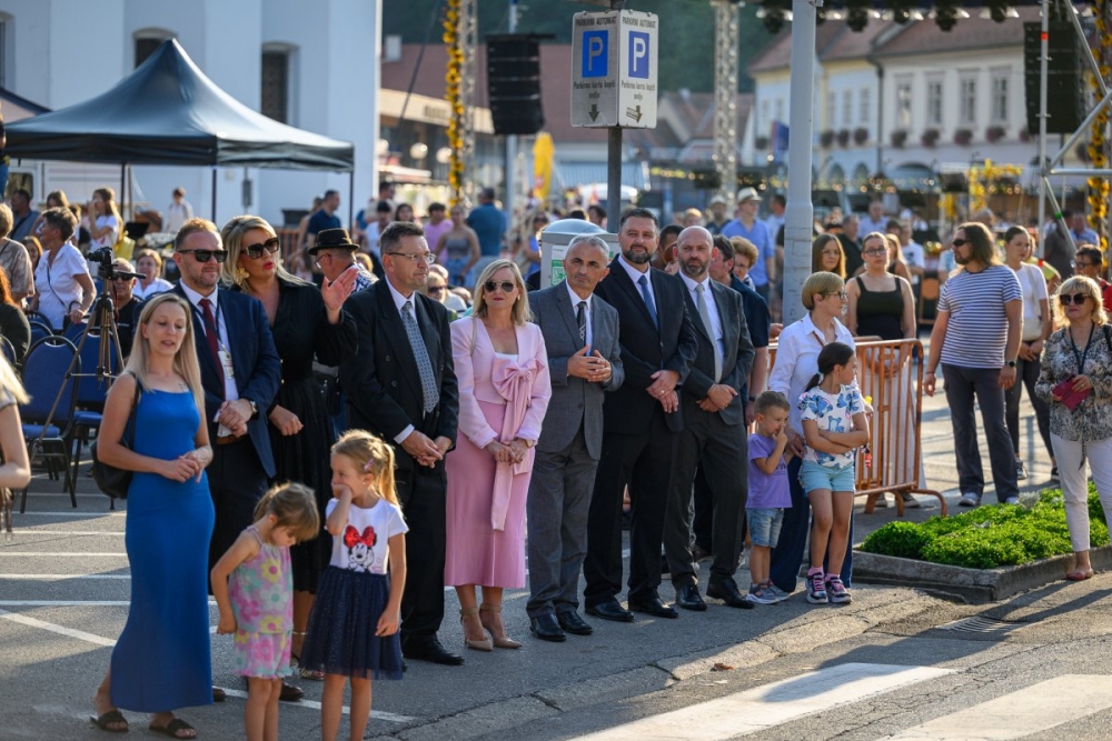 Prva večer festivala Zlatne žice Slavonije: Najgizdavija Šokica Angela Butorac, u finalu Divne godine