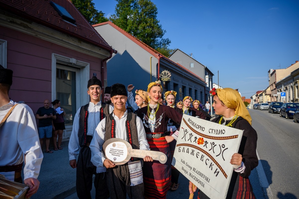 Prva večer festivala Zlatne žice Slavonije: Najgizdavija Šokica Angela Butorac, u finalu Divne godine