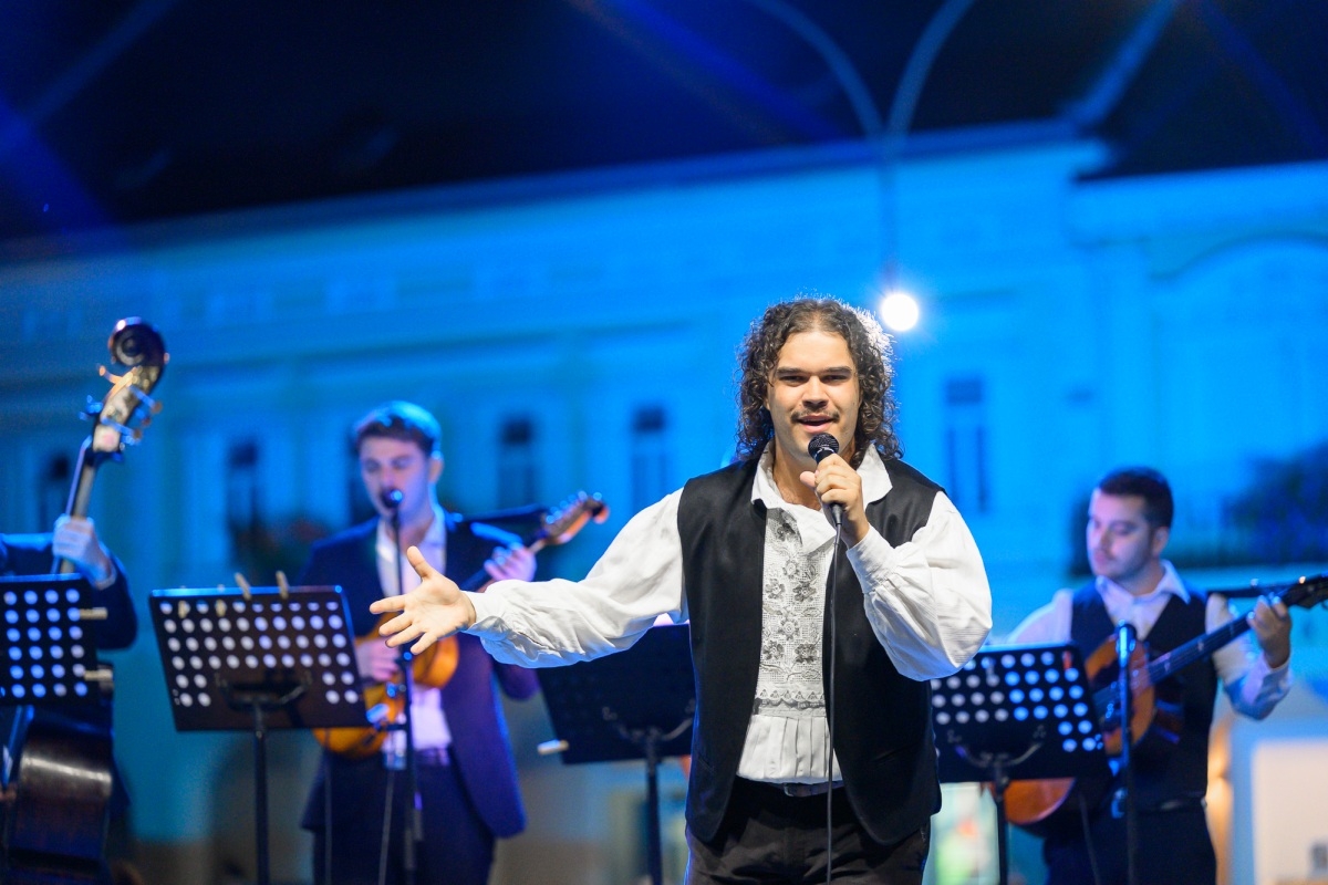 Prva večer festivala Zlatne žice Slavonije: Najgizdavija Šokica Angela Butorac, u finalu Divne godine