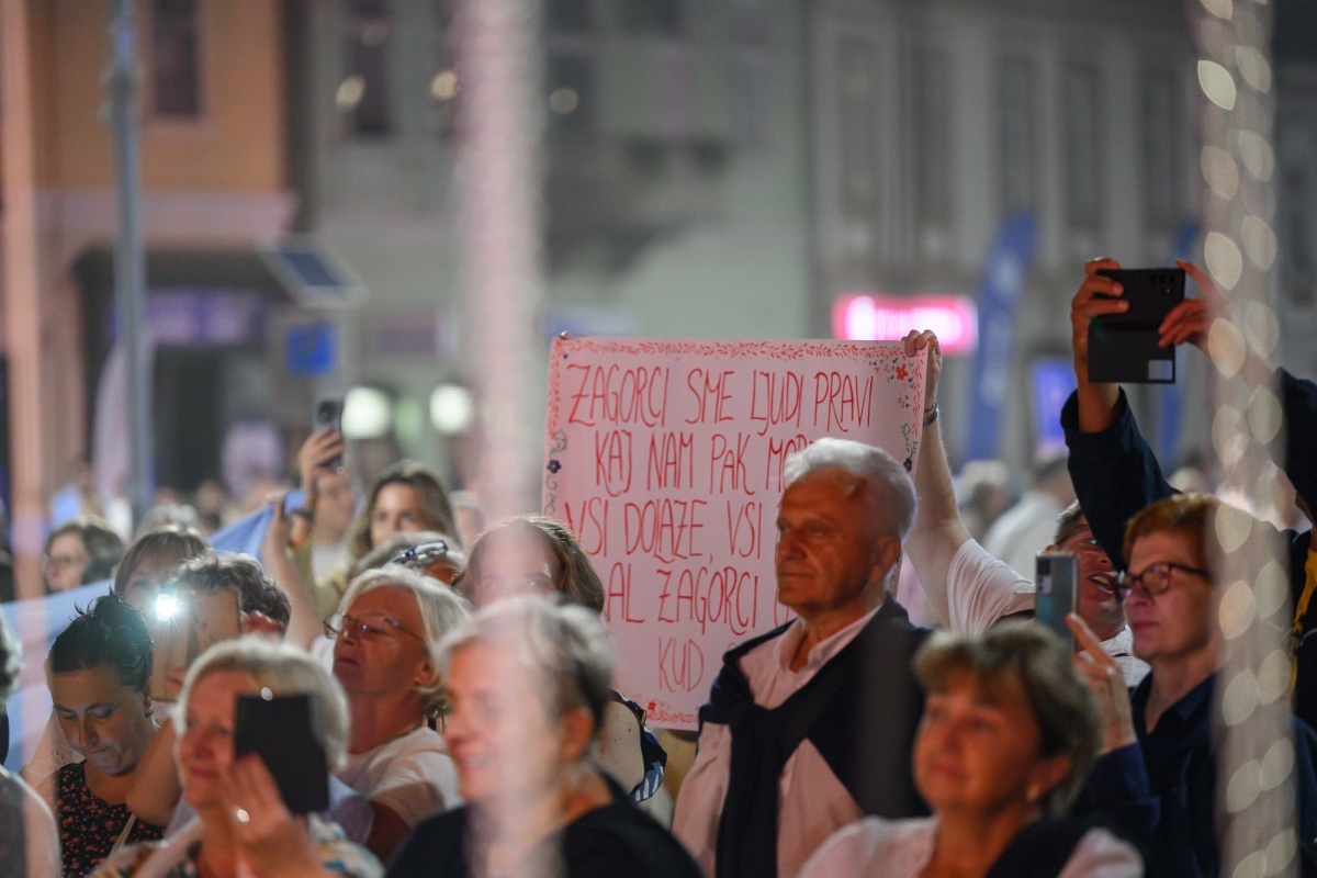 Prva večer festivala Zlatne žice Slavonije: Najgizdavija Šokica Angela Butorac, u finalu Divne godine