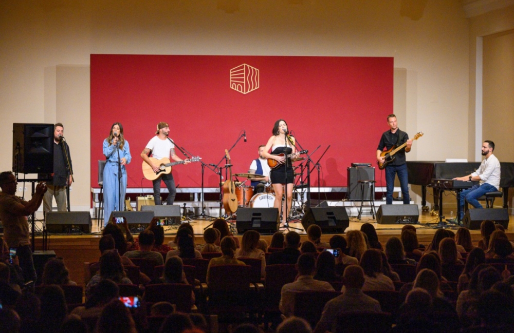 Mia Dimšić oduševila Požegu uoči početka Zlatnih žica Slavonije