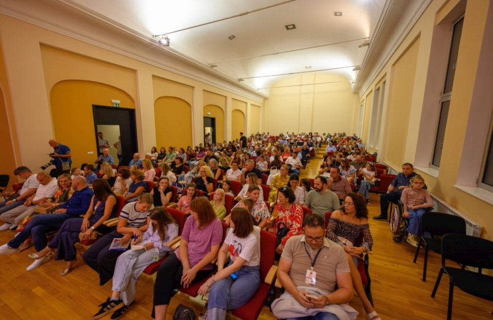 Mia Dimšić oduševila Požegu uoči početka Zlatnih žica Slavonije