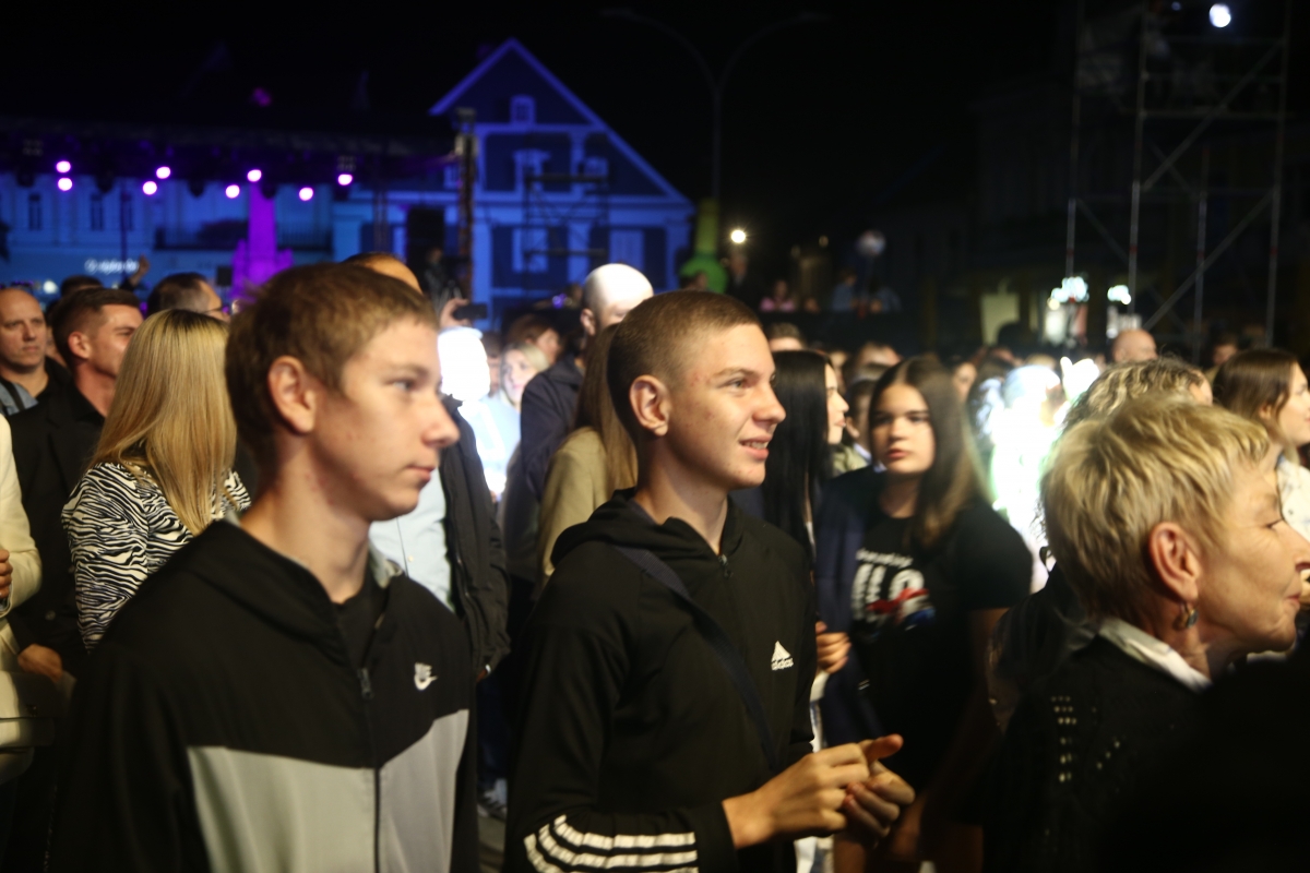 FOTO: Prljavci napunili Trg Sv. Trojstva u Požegi i oduševili publiku