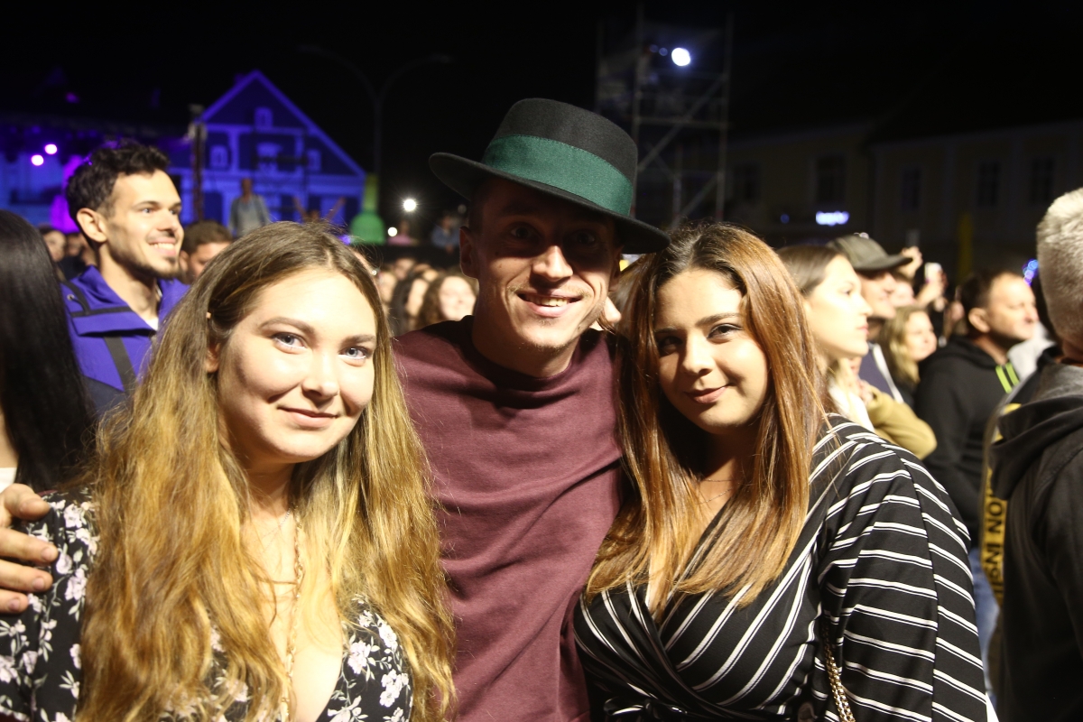 FOTO: Prljavci napunili Trg Sv. Trojstva u Požegi i oduševili publiku