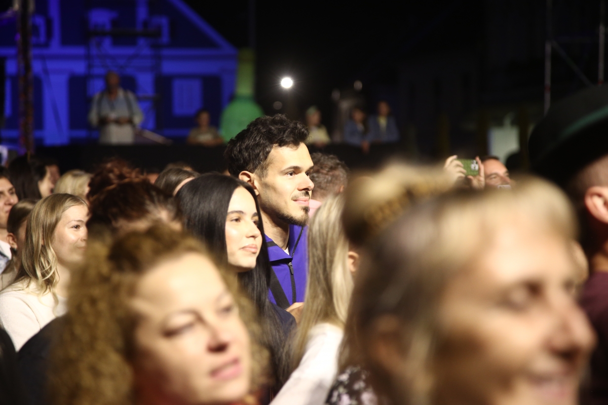 FOTO: Prljavci napunili Trg Sv. Trojstva u Požegi i oduševili publiku