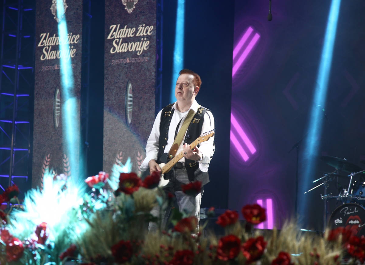 FOTO: Prljavci napunili Trg Sv. Trojstva u Požegi i oduševili publiku