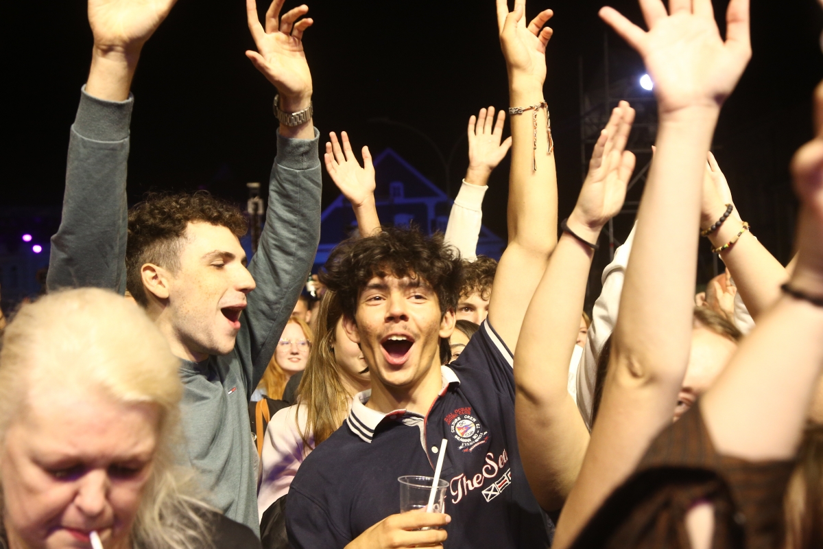 FOTO: Prljavci napunili Trg Sv. Trojstva u Požegi i oduševili publiku