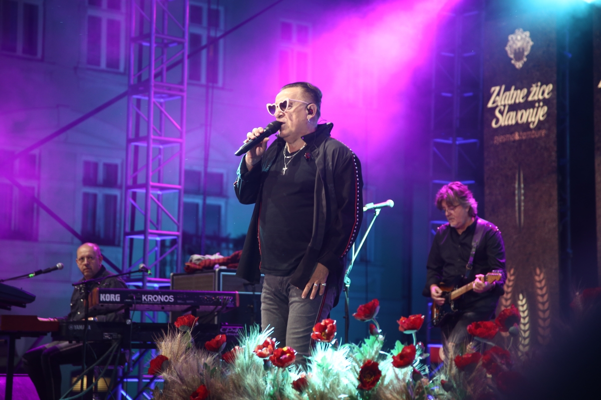 FOTO: Prljavci napunili Trg Sv. Trojstva u Požegi i oduševili publiku