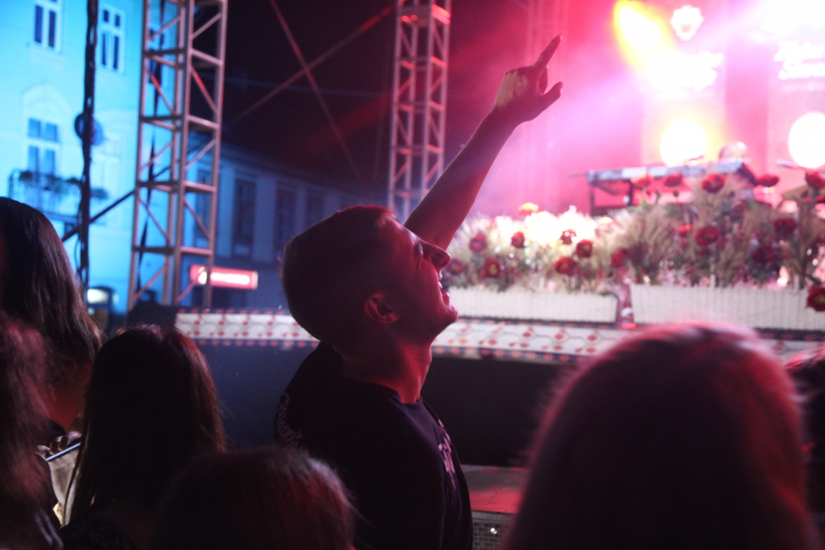 FOTO: Prljavci napunili Trg Sv. Trojstva u Požegi i oduševili publiku