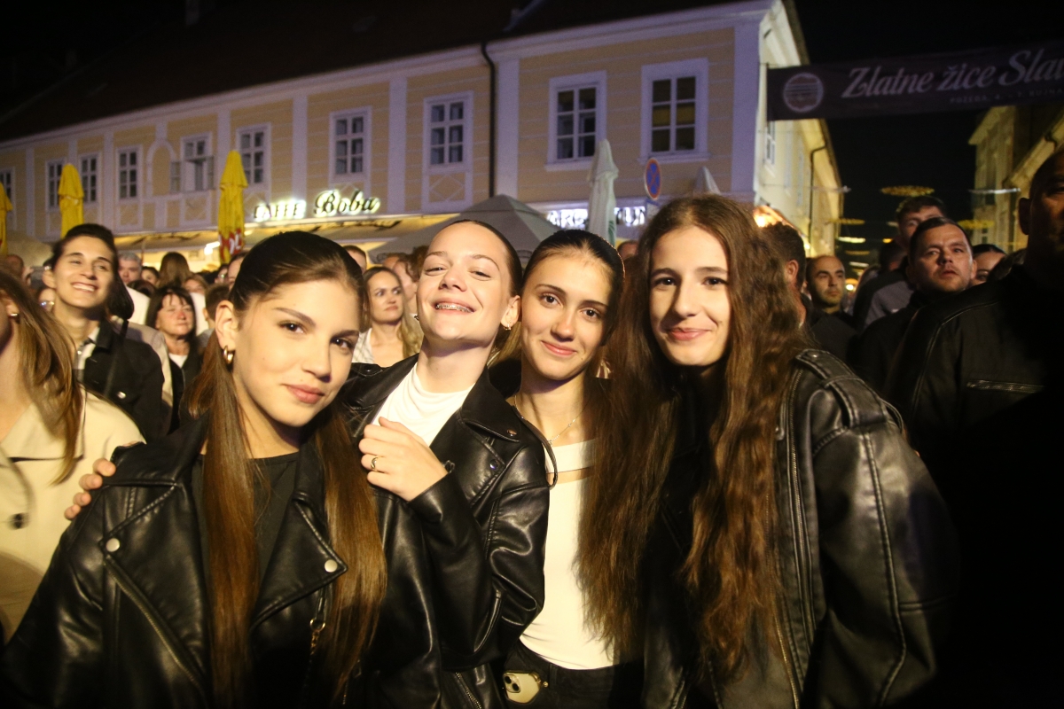 FOTO: Prljavci napunili Trg Sv. Trojstva u Požegi i oduševili publiku