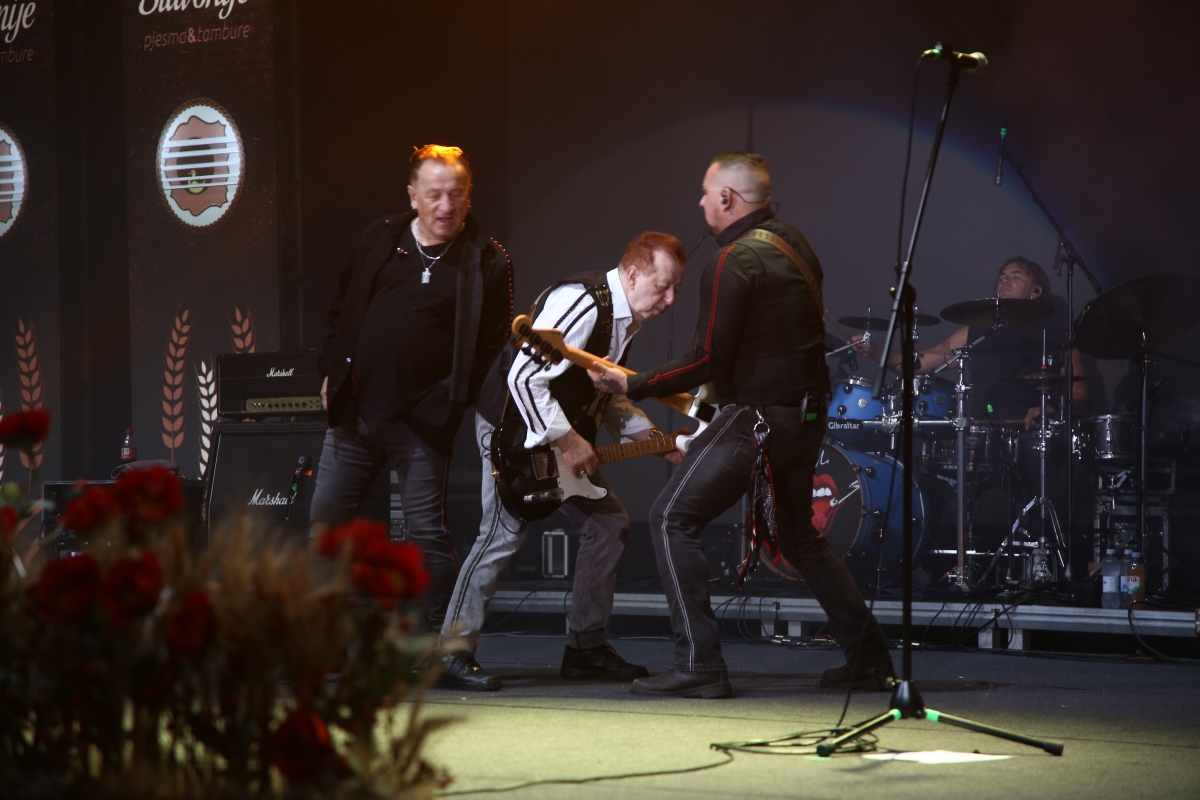 FOTO: Prljavci napunili Trg Sv. Trojstva u Požegi i oduševili publiku