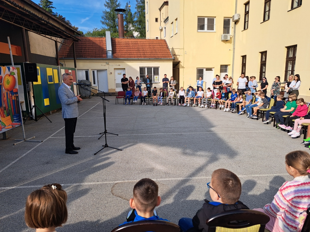 Gradonačelnik Miličević i njegova zamjenica Martinek obišli požeške gradske škole