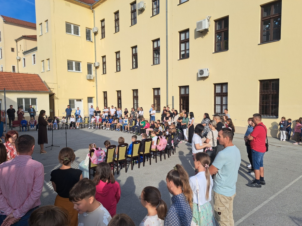 Gradonačelnik Miličević i njegova zamjenica Martinek obišli požeške gradske škole