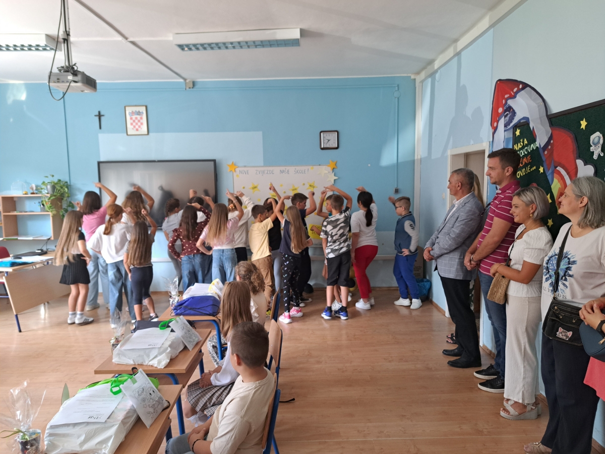 Gradonačelnik Miličević i njegova zamjenica Martinek obišli požeške gradske škole