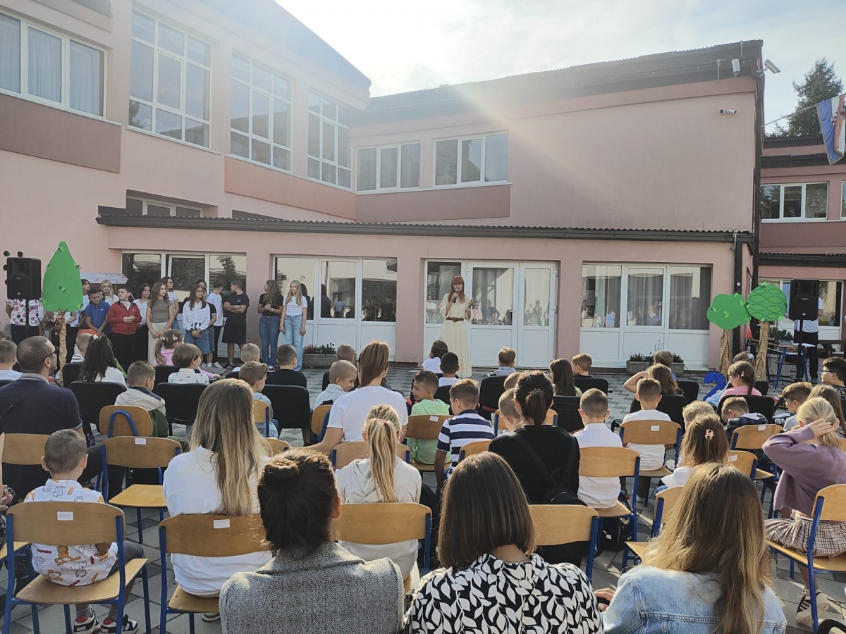 Gradonačelnik Miličević i njegova zamjenica Martinek obišli požeške gradske škole