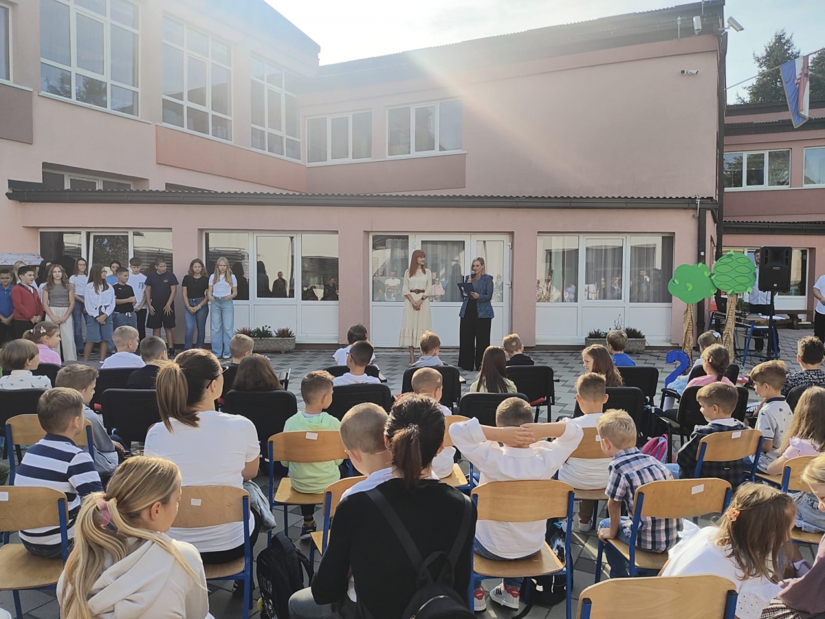 Gradonačelnik Miličević i njegova zamjenica Martinek obišli požeške gradske škole