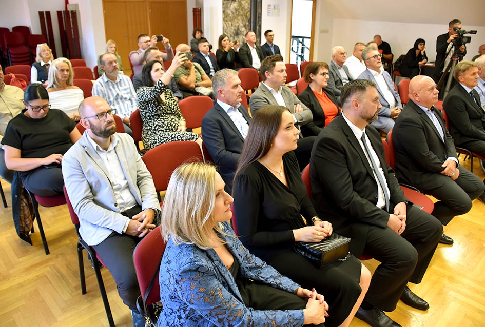 Zlatne kune dobile tvrtke Lipik glas, Usluga i Legac partner