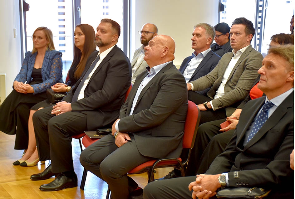 Zlatne kune dobile tvrtke Lipik glas, Usluga i Legac partner