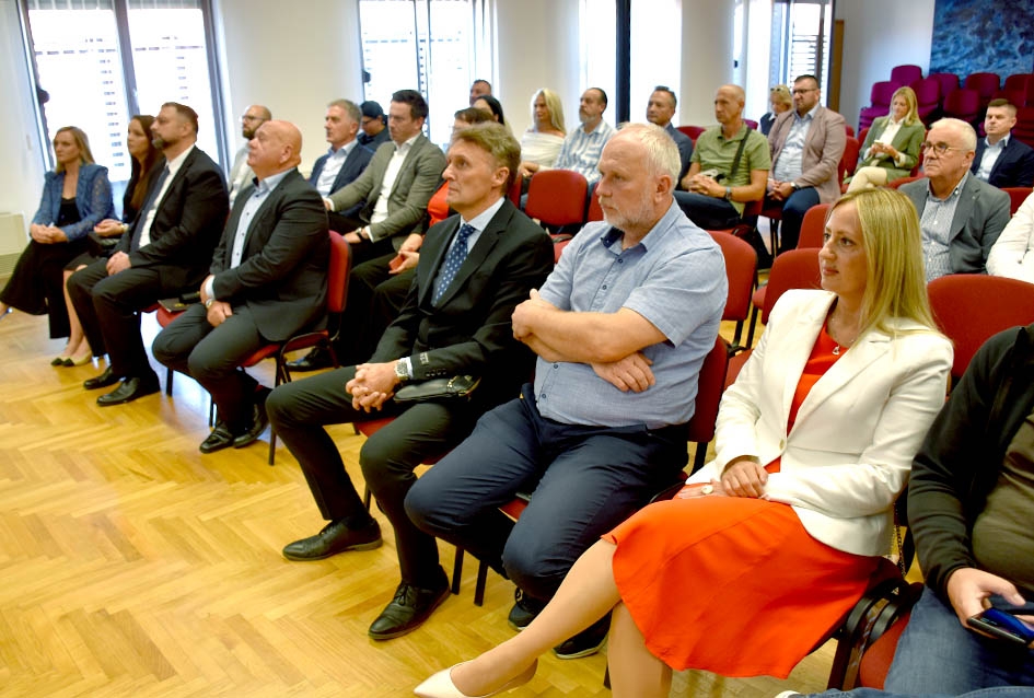 Zlatne kune dobile tvrtke Lipik glas, Usluga i Legac partner