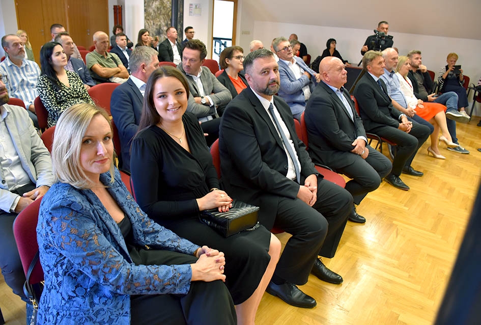 Zlatne kune dobile tvrtke Lipik glas, Usluga i Legac partner