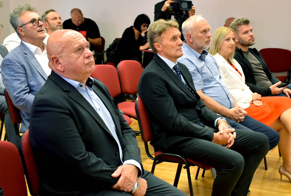 Zlatne kune dobile tvrtke Lipik glas, Usluga i Legac partner