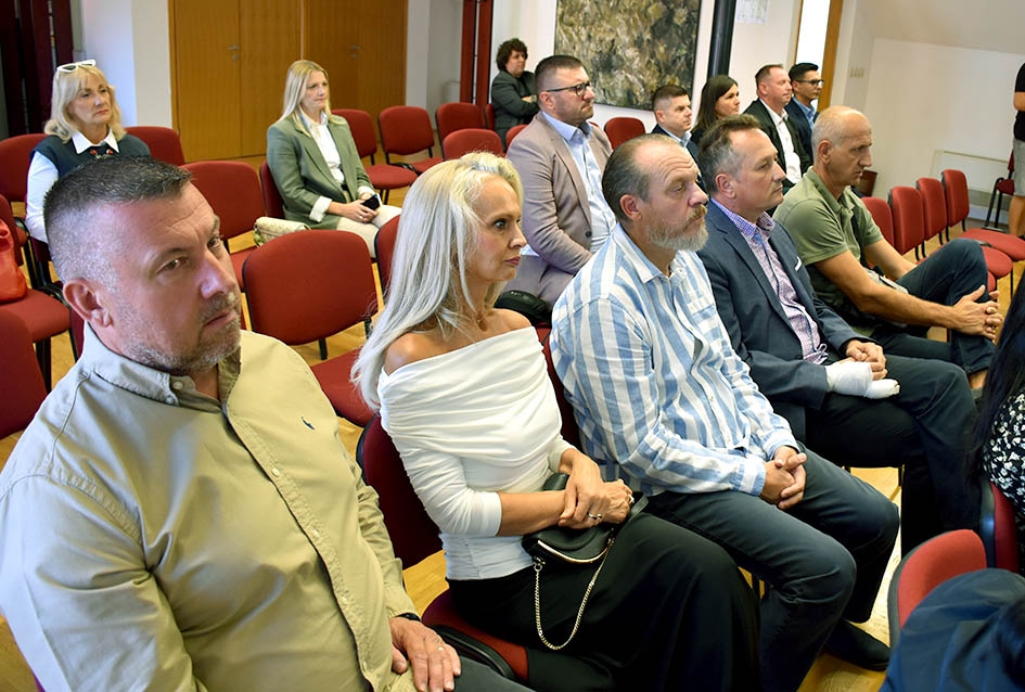 Zlatne kune dobile tvrtke Lipik glas, Usluga i Legac partner