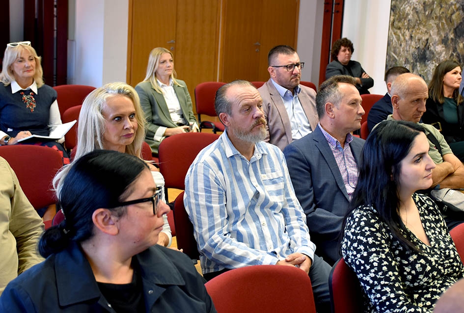 Zlatne kune dobile tvrtke Lipik glas, Usluga i Legac partner