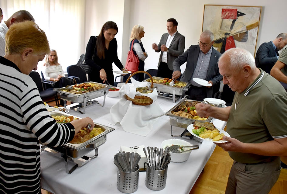 Zlatne kune dobile tvrtke Lipik glas, Usluga i Legac partner