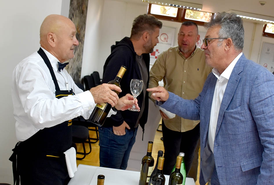 Zlatne kune dobile tvrtke Lipik glas, Usluga i Legac partner