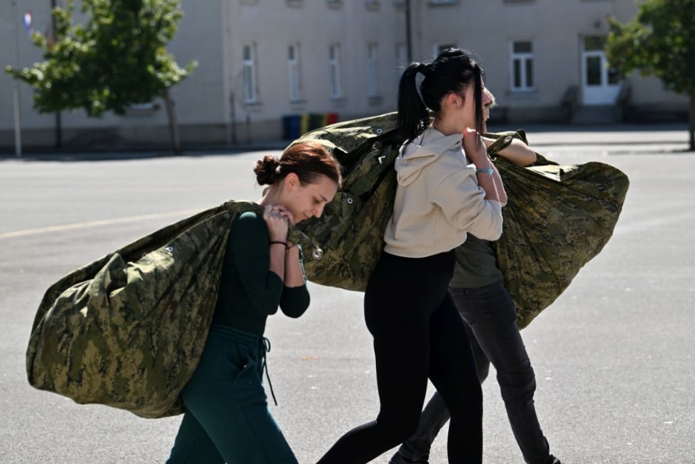 Novi naraštaj ročnika i ročnica stigao u Požegu na dragovoljno vojno osposobljavanje