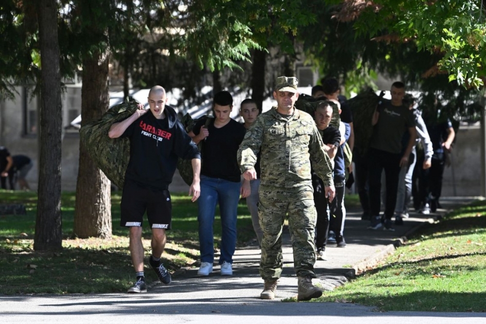 Novi naraštaj ročnika i ročnica stigao u Požegu na dragovoljno vojno osposobljavanje