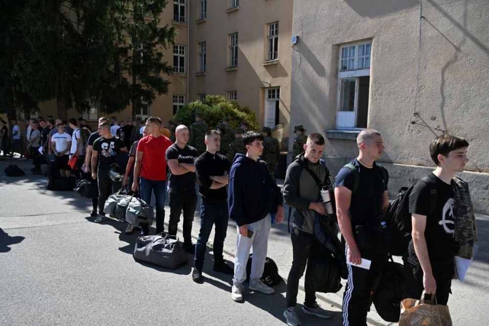 Novi naraštaj ročnika i ročnica stigao u Požegu na dragovoljno vojno osposobljavanje
