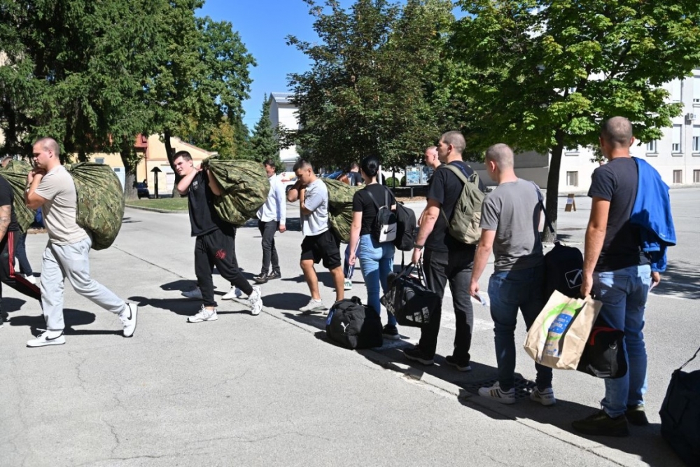 Novi naraštaj ročnika i ročnica stigao u Požegu na dragovoljno vojno osposobljavanje