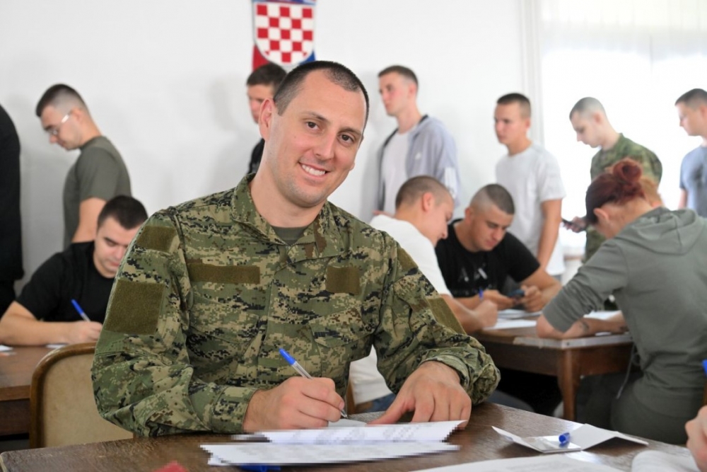 Novi naraštaj ročnika i ročnica stigao u Požegu na dragovoljno vojno osposobljavanje