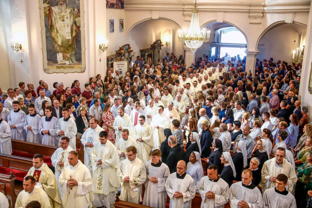 U požeškoj Katedrali zaređena trojica đakona