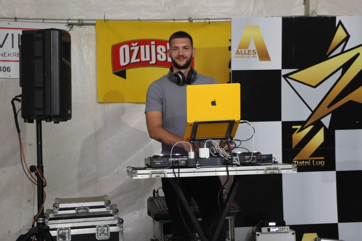 Na imanju Zlatni Lug Esad Merulić nastupom oduševio brojnu publiku