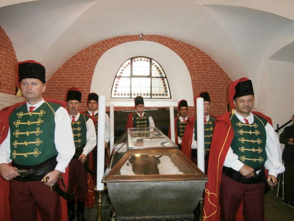 Trenkovi panduri posjetili mumuficirano tijelo baruna Trenka koje se istražuje