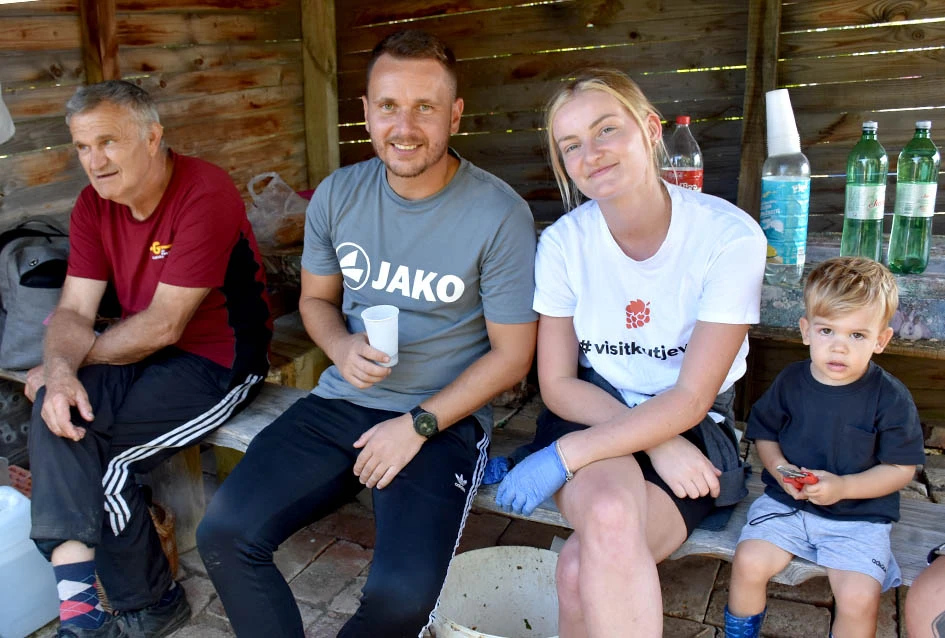 Među beračima kod Majstorovićevih i kutjevački gradonačelnik Josip Budimir