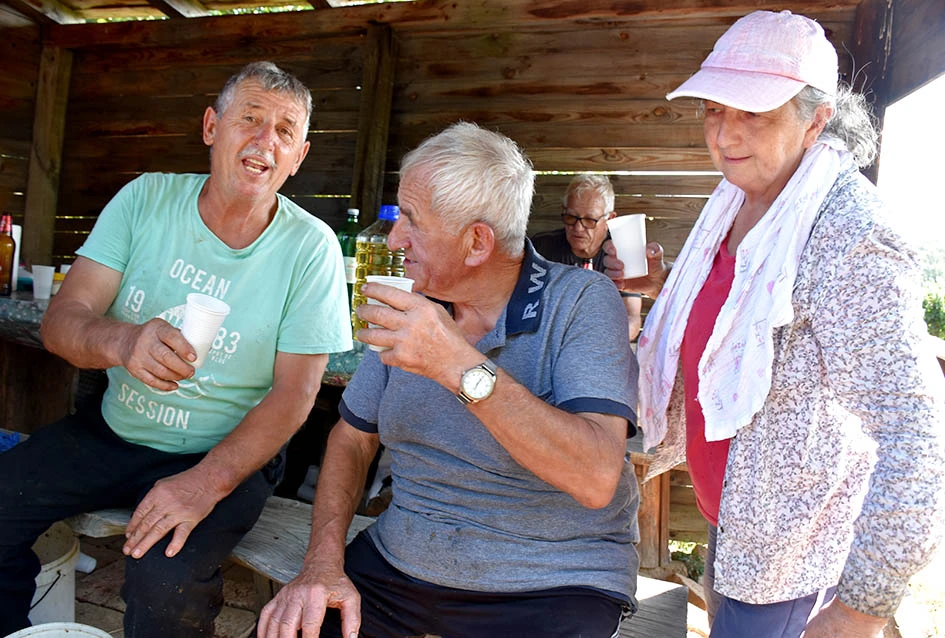 Među beračima kod Majstorovićevih i kutjevački gradonačelnik Josip Budimir
