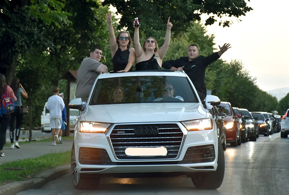 Svatovsko veselje podijelili s prolaznicima Kutjeva