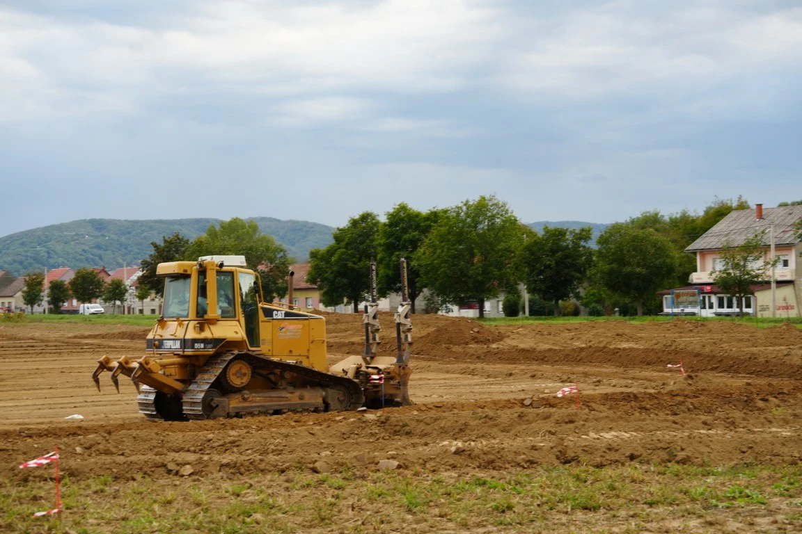 Kud županica Jozić okom, radni strojevi skokom: Započeli pripremni radovi na izgradnji Logističko‑distributivnog centra za voće i povrće