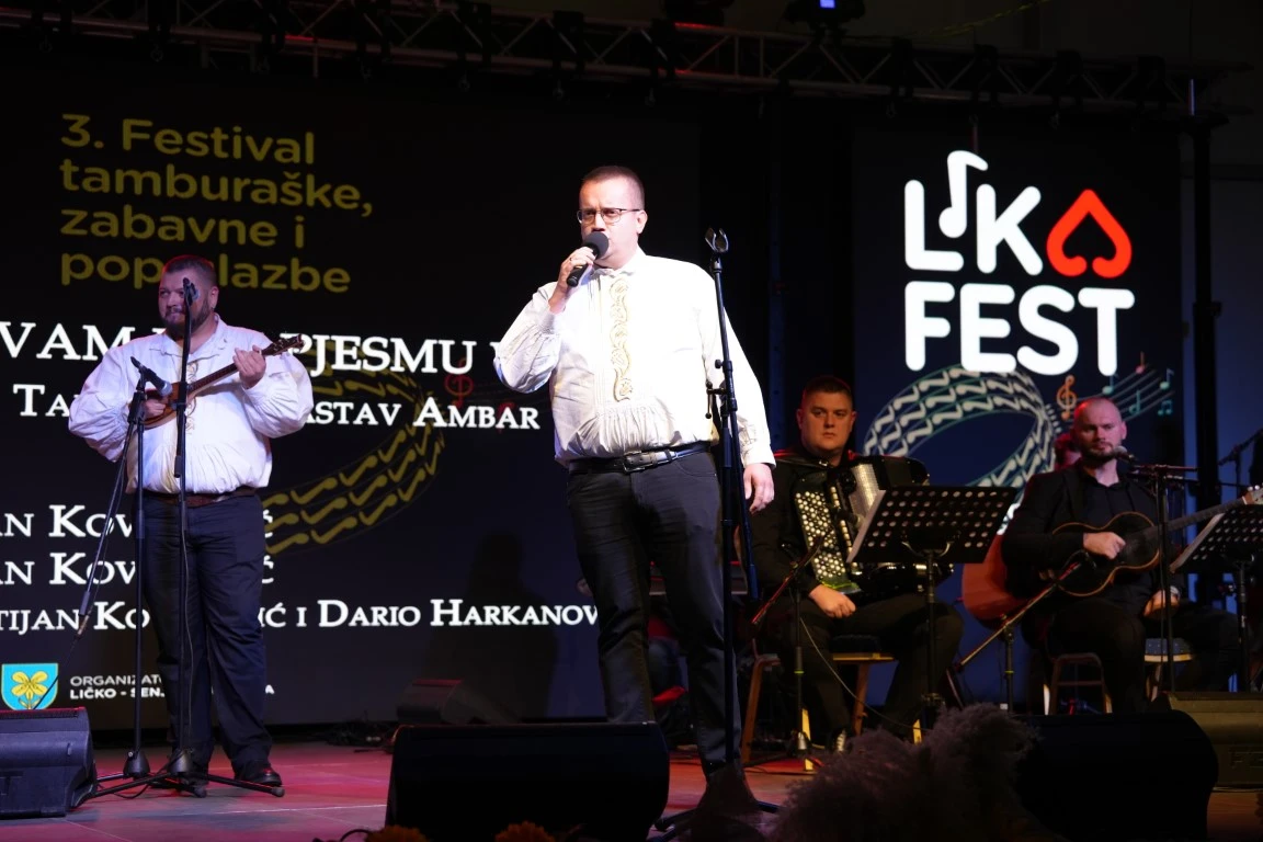 Zapažen nastup požeških  tamburaša Astal na Lika Festu