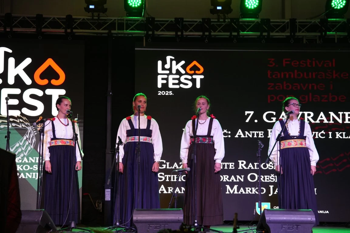 Zapažen nastup požeških  tamburaša Astal na Lika Festu