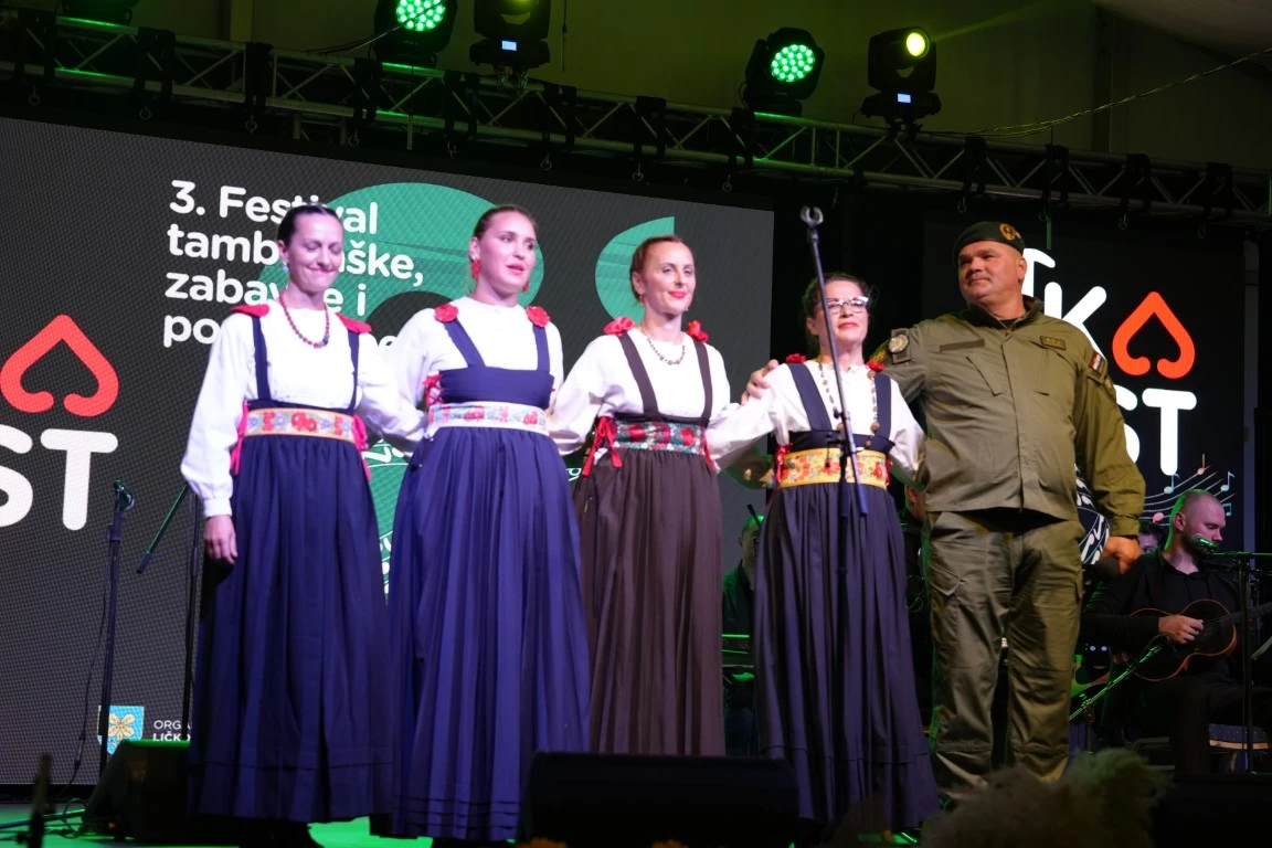 Zapažen nastup požeških  tamburaša Astal na Lika Festu