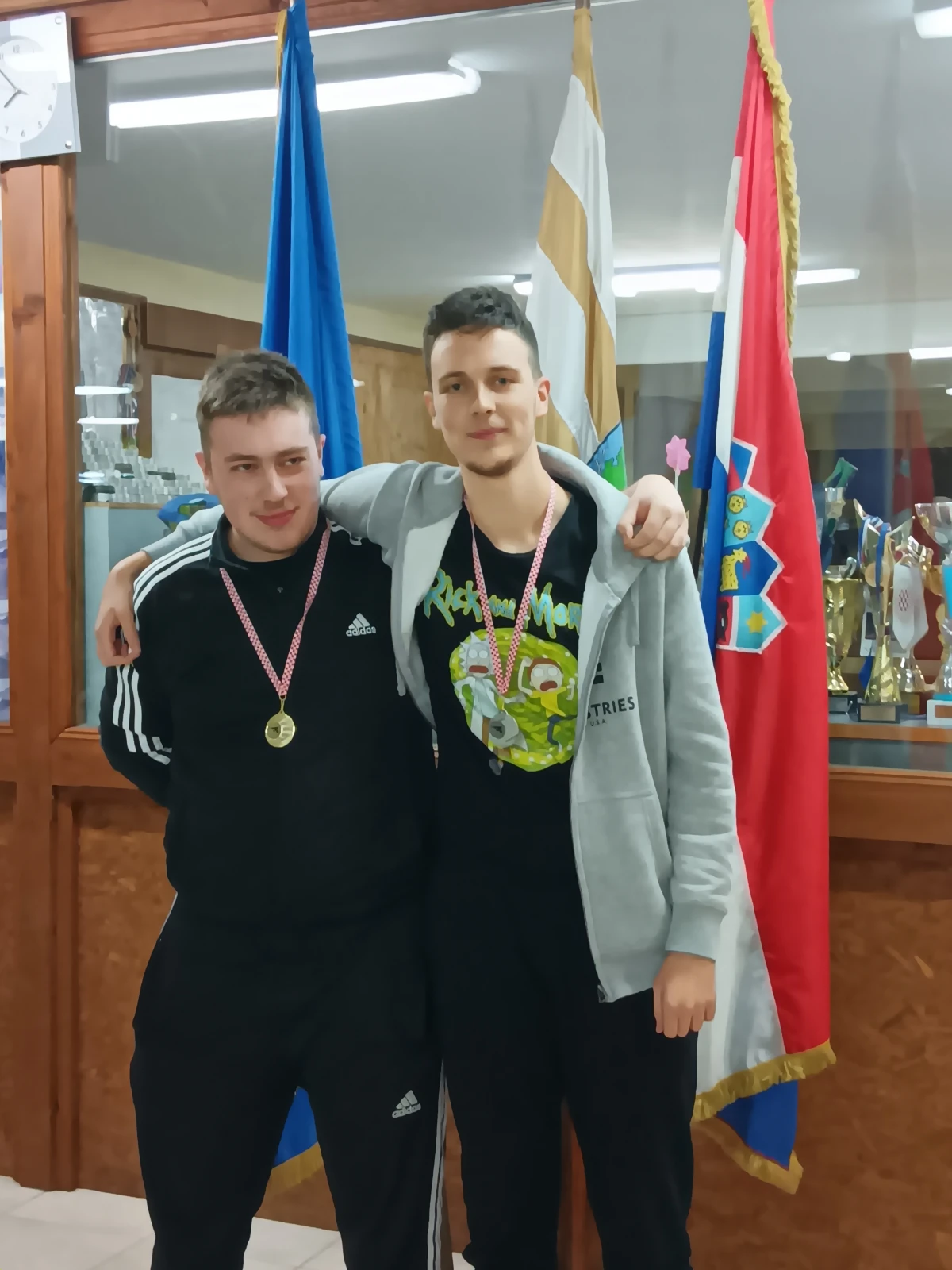 Strijelac Stefan Živković osvojio u Nuštru zlatnu medalju, a brat Vedran srebrnu