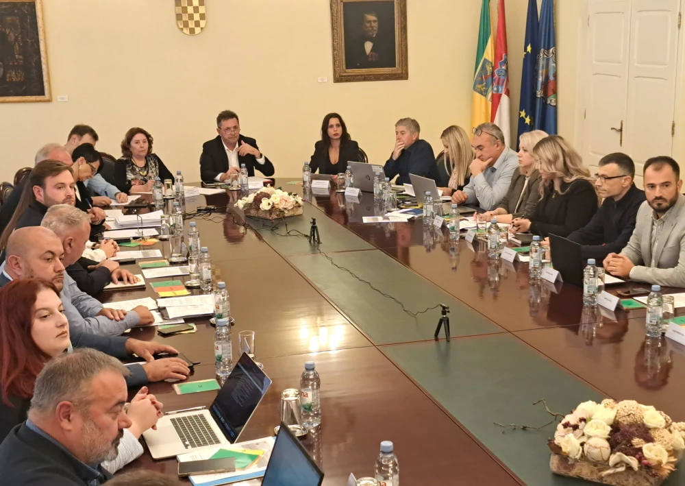 Pekčec prozvao gradske vijećnike: ’Paraziti i uhljebi bubre, kumovi i podobni kolo vode u propast’