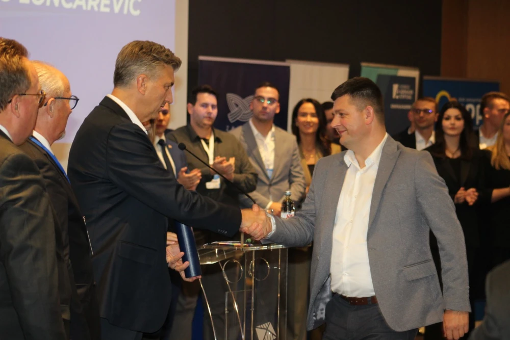 Kaptolački načelnik Dario Lončarević završio Političku akademiju Zaklade hrvatskog državnog zavjeta