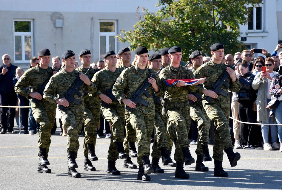 Anušić objavio da kreće slanje poziva za vojni rok: ‘U vojarnama ih očekujemo već u siječnju‘